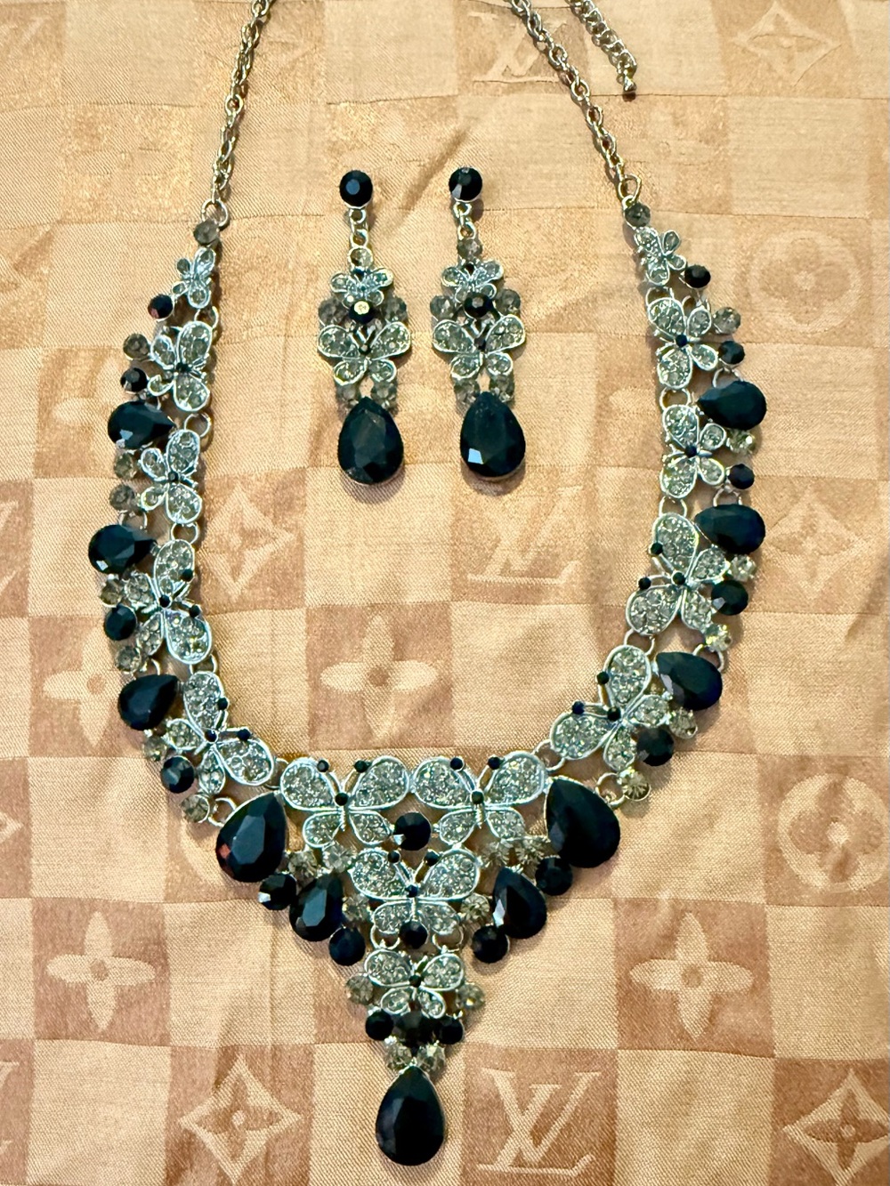 Elegant Black Teardrop Crystal Necklace & Earring Set